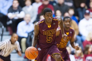 English (5) paced the Gaels with a game-high 32. (Photo by H. Smith-USA TODAY Sports)