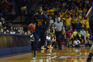 Price leads all scorers at half with 13.(Photo by  John Geliebter-USA TODAY Sports)