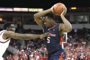 Stacy Davis (5) and Pepperdine let turnovers and poor shot selection doom their chances against Fresno State. (Photo: Cary Edmondson-USA TODAY Sports)