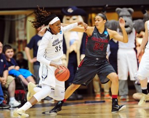 Jones (35) connected on 6-of-9 from the field and was a perfect 7-for-7 from the foul line against the Rams.(Photo: Susan Ragan-USA TODAY Sports)