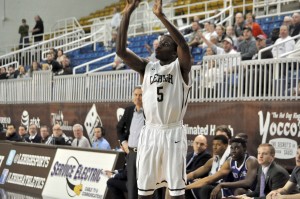 Austin Price led the Mountain Hawks with 20 points. (Photo: Justin Lafleur/Lehigh Athletics)