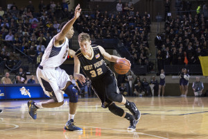 Tanner Plomb (32) leads the Patriot League scoring 20.3 points a game. (Photo: Tommy Gilligan-USA TODAY Sports)