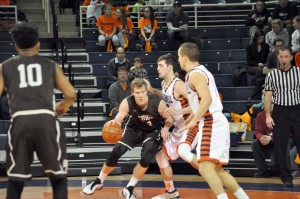 Kempton finished the regular season with two more double-doubles this past week, averaging 19.5 points and 15.0 rebounds in road wins at Colgate and Army West Point. (Photo: Justin Lafleur/Lehigh Athletics)