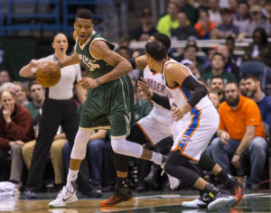 Giannis Antetokounmpo (34) looks to shoot during the first quarter (Photo: Jeff Hanisch-USA TODAY Sports)