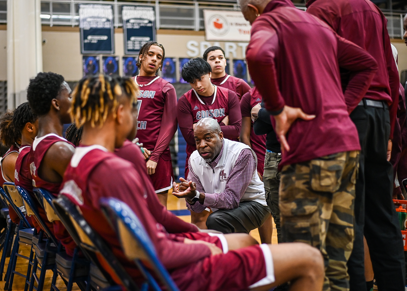 Robb Delisanti APG/American Portfolios Saturday Boys' Basketball Wrap CanisteoGreenwood